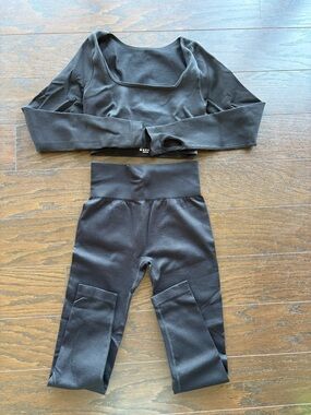 Black Ribbed Two-Piece Active Set